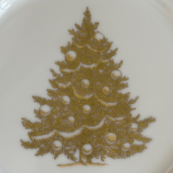 Williams-Sonoma Gold Christmas Tree Salad/Dessert Plates Set of 2 Discontinued - Picture 3 of 9